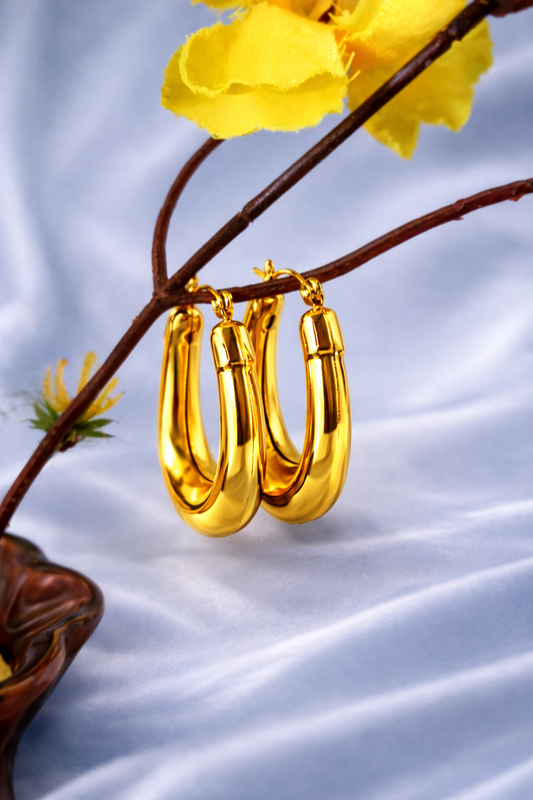 Sleek Oval Gold Hoop Earrings