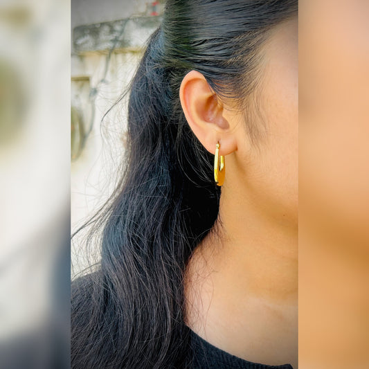 Minimalist Teardrop Gold Hoop Earrings