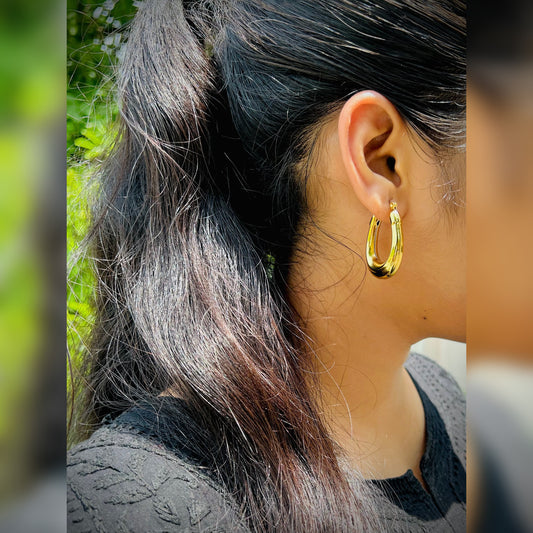 Sleek Oval Gold Hoop Earrings