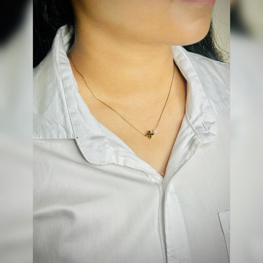 Floral Necklace with Pearl