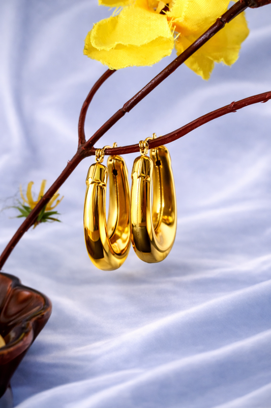 Sleek Oval Gold Hoop Earrings