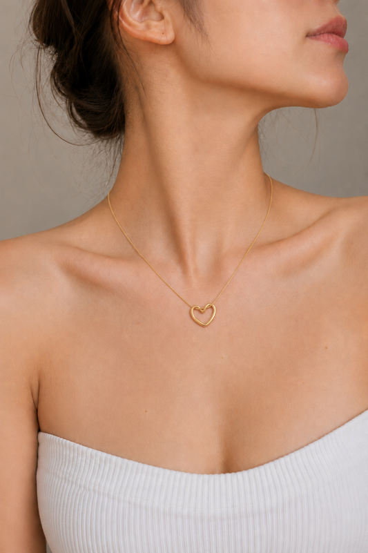Minimal Heart Pendant Necklace