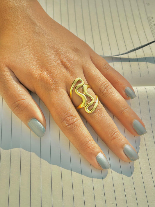 Fluid Curve Design Adjustable Gold Ring
