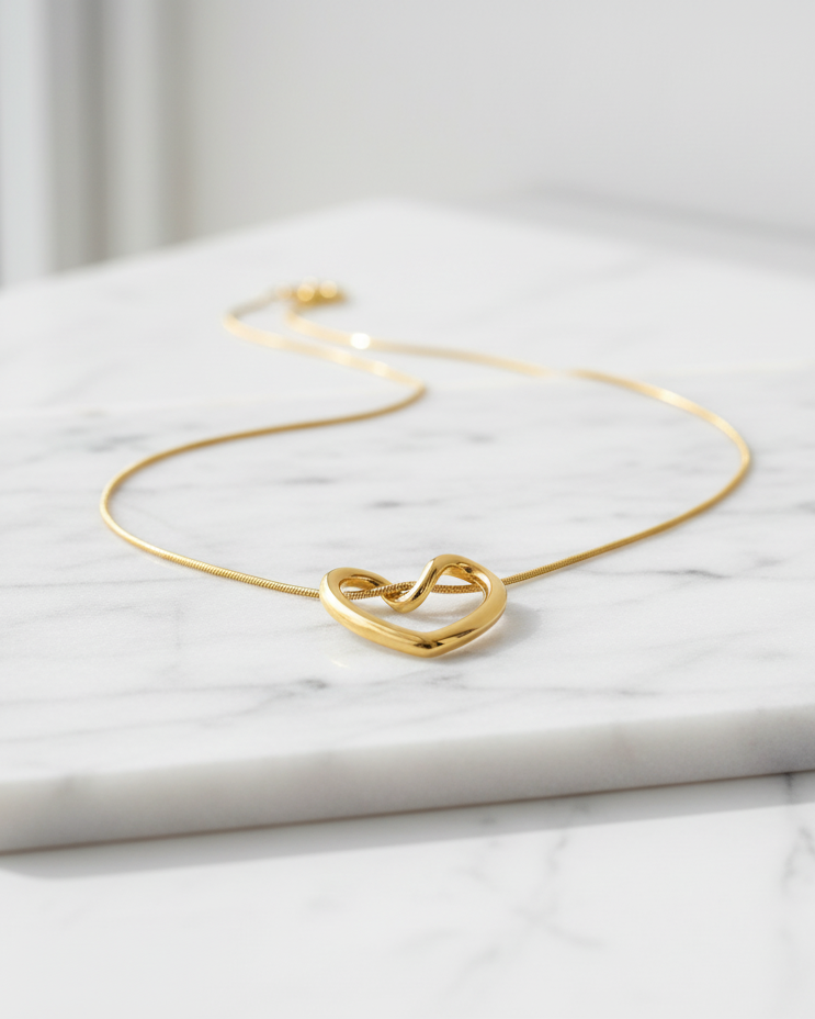 Minimal Heart Pendant Necklace