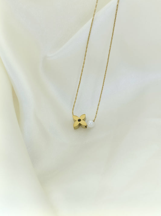 Floral Necklace with Pearl